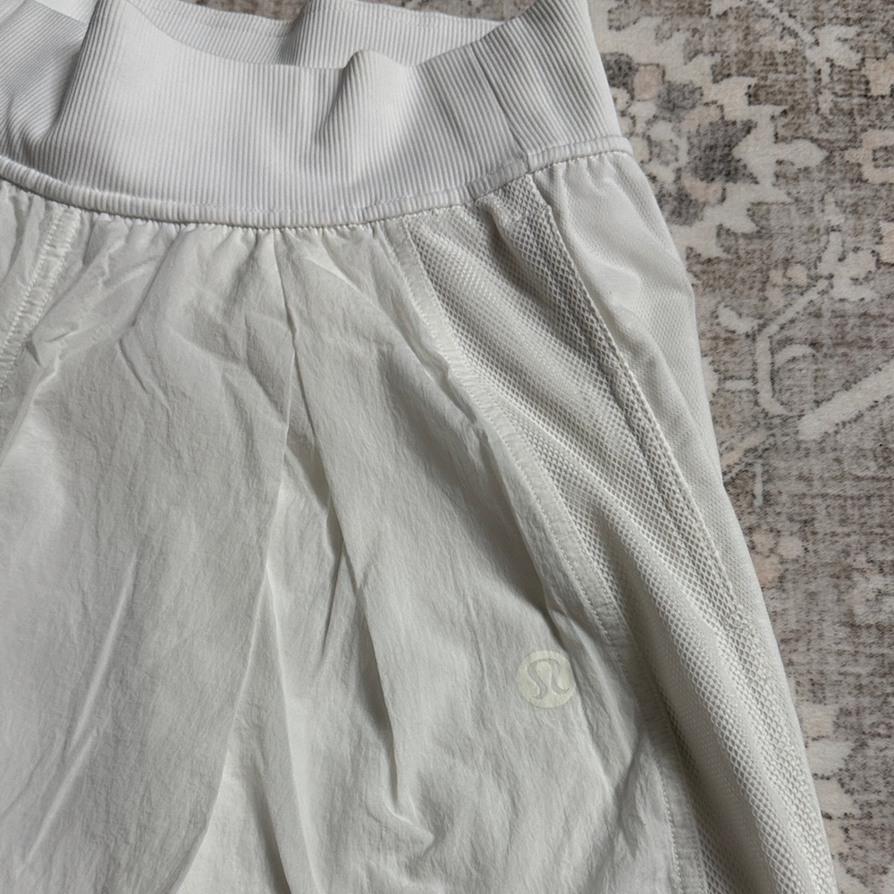Lululemon Elegant White Wide-Leg Pants Women’s Size 6 - Picture 3 of 6